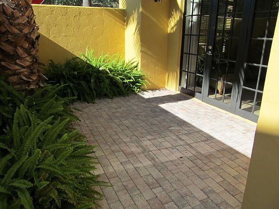 PATIO OFF LIVING ROOM