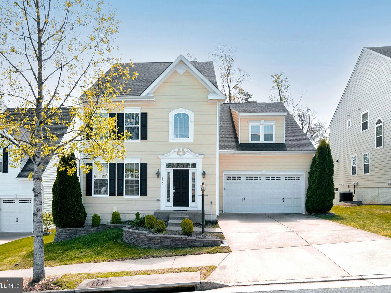 4 bed, 4.0 bath, 4417 sqft, $3,600 — Photo 2