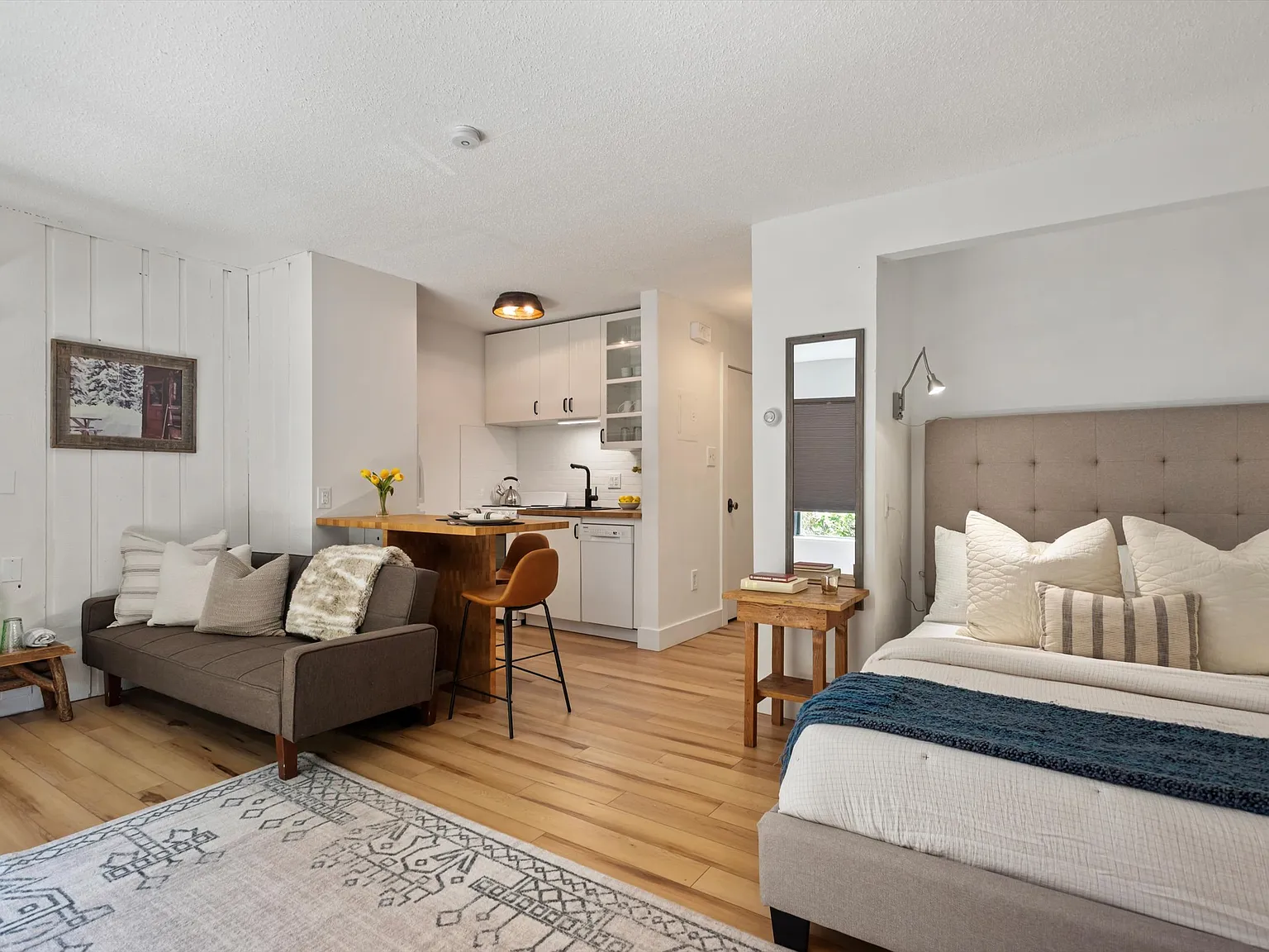 Studio, 350 sqft, $4,500 — Photo 1