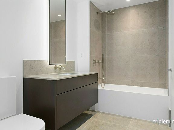 5th image of 429 Kent Ave #320