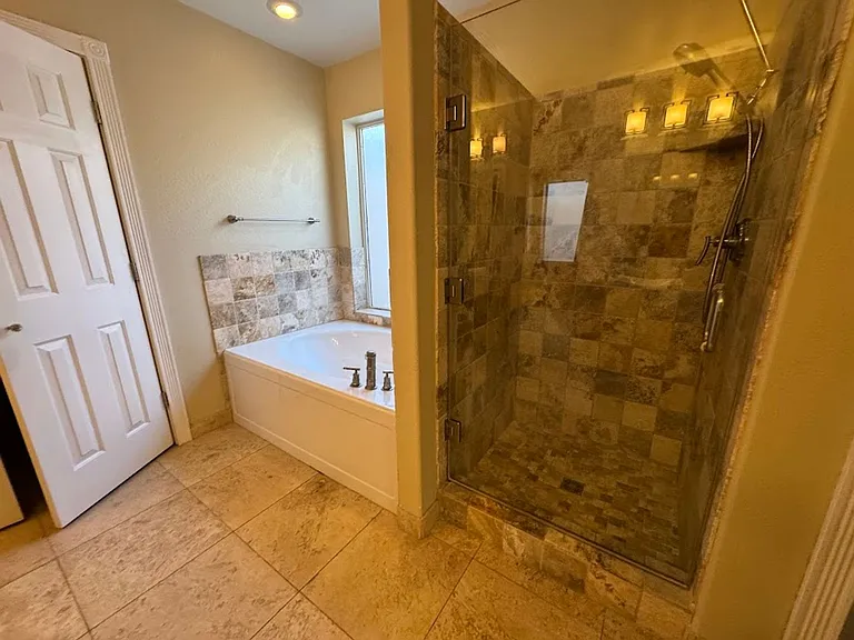 1510 E Charleston Ave — Photo 12
