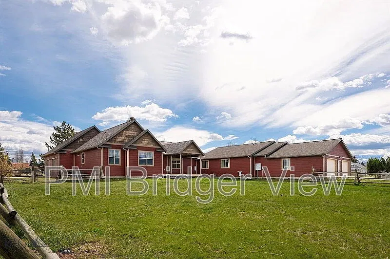 5 bed, 3.5 bath, 4224 sqft, $5,295 — Photo 2