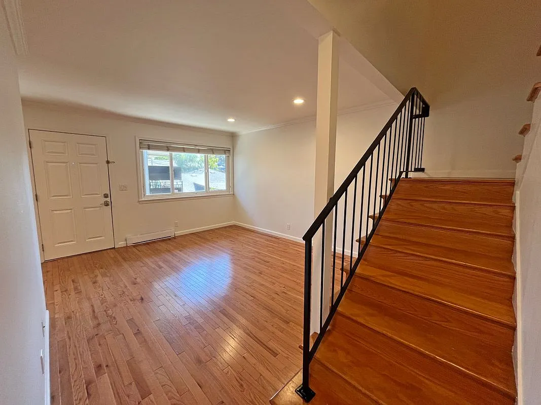 2 bed, 2.0 bath, 840 sqft, $2,995 — Photo 3