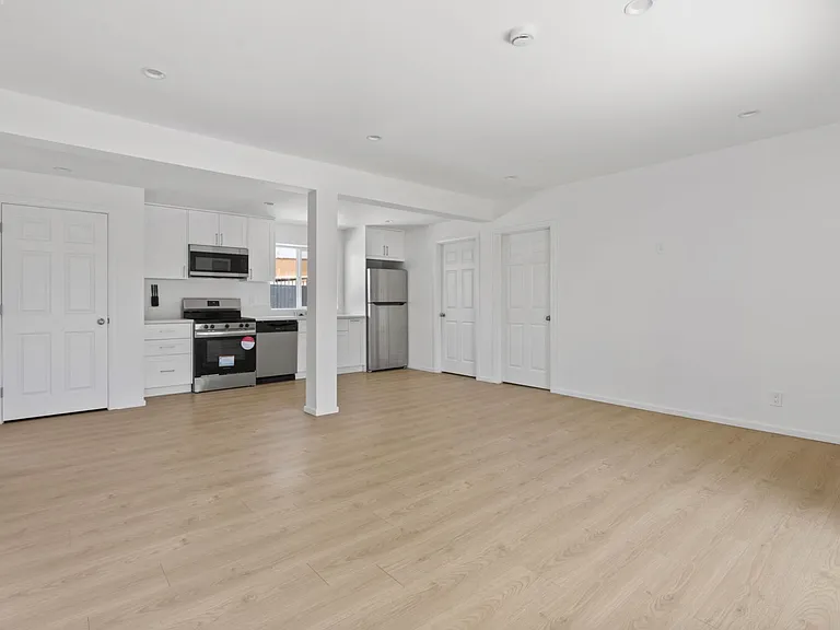 3118 W 109th St #3-4 — Photo 12