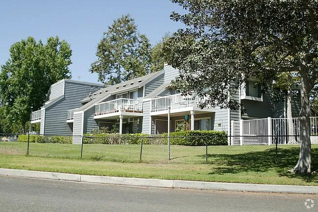 Building Photo - 6000 Bixby Village Dr #13