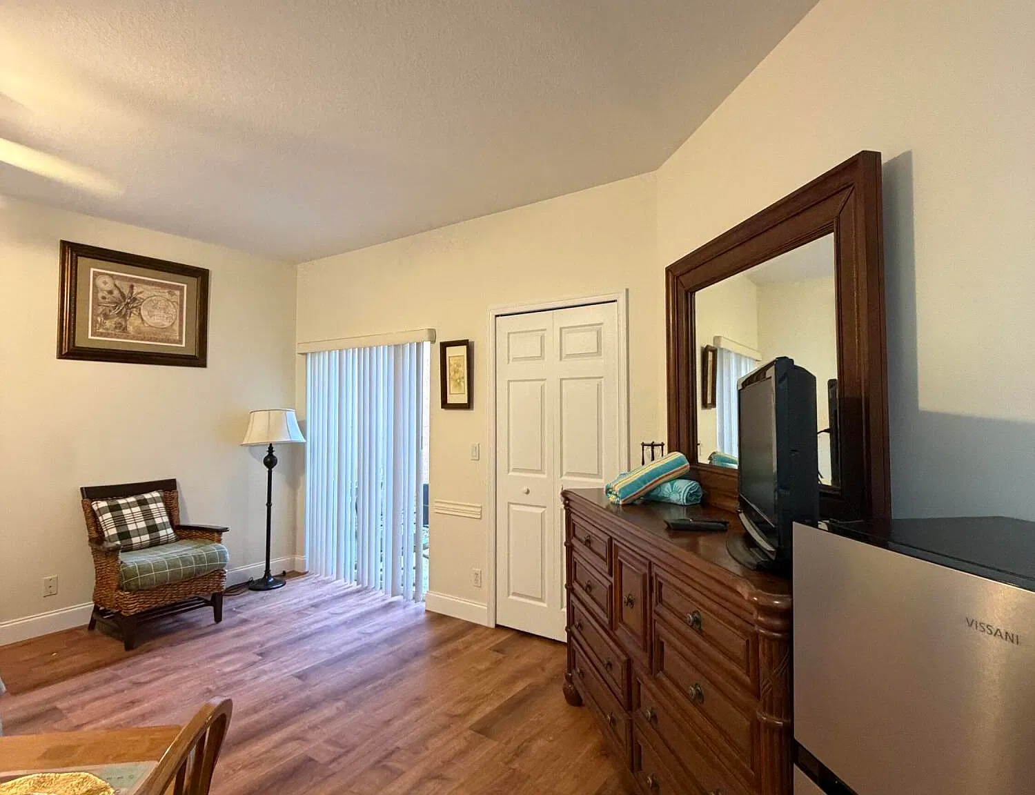 Studio, 1.0 bath, 450 sqft, $1,300 — Photo 2