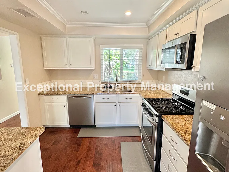 8419 Cedarwood Ln — Photo 5