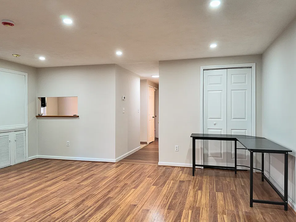 1 Maude St #3