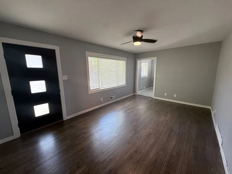 1141 E Madison St — Photo 3
