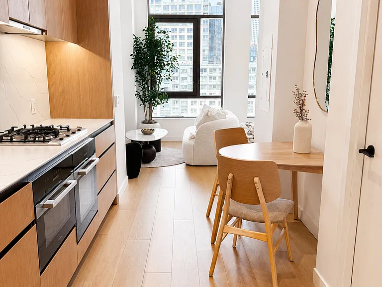 480 Kent Ave #14E — Photo 4