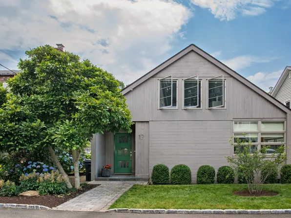 17 Pawson Trail, Branford, CT 06405