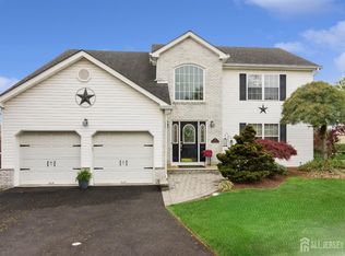 25 Ridge Ave, Sayreville, NJ 08872