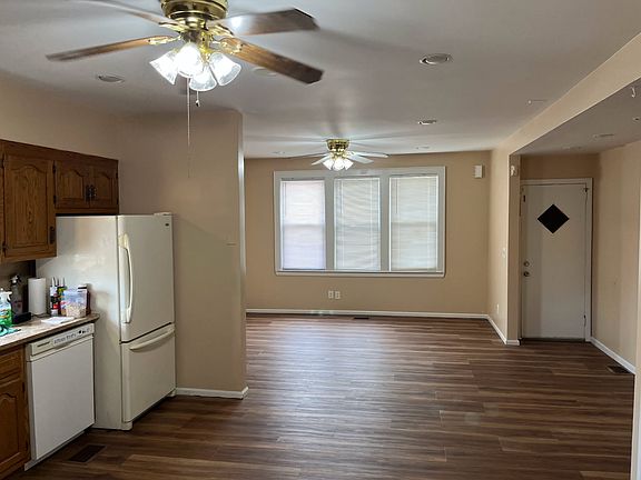 3rd image of 15 Heckel St Floor 1