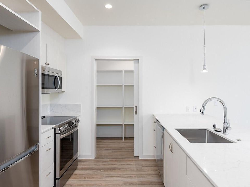 1st image of 1010 Burwell St #204