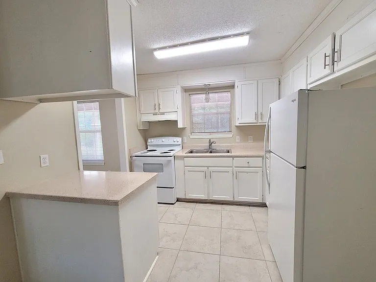6506 Colonial Dr — Photo 12