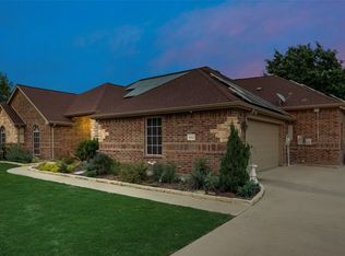 302 Springfield Ln, Waxahachie, TX 75165