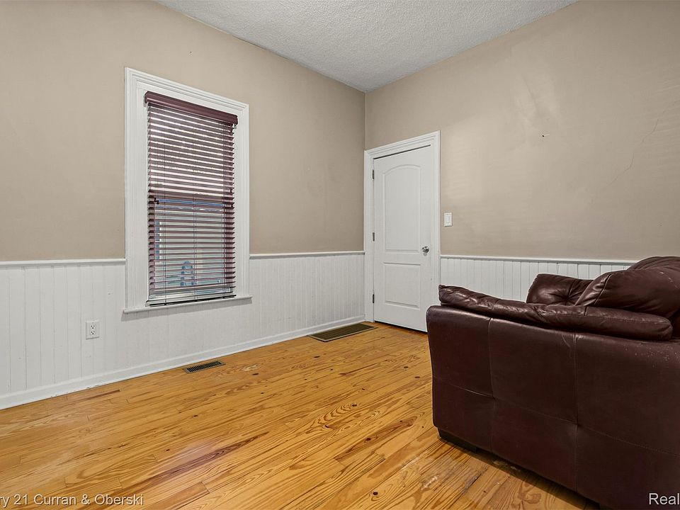 323 E Liberty St, photo 15