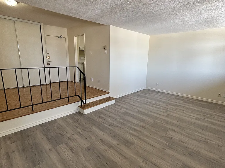 70 McEwen Ave #404 — Photo 9
