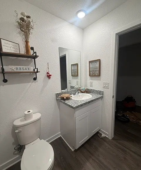 848 Hoffman Dr — Photo 3
