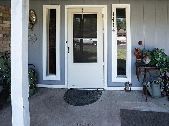 3rd image of 1414 Clement Ct