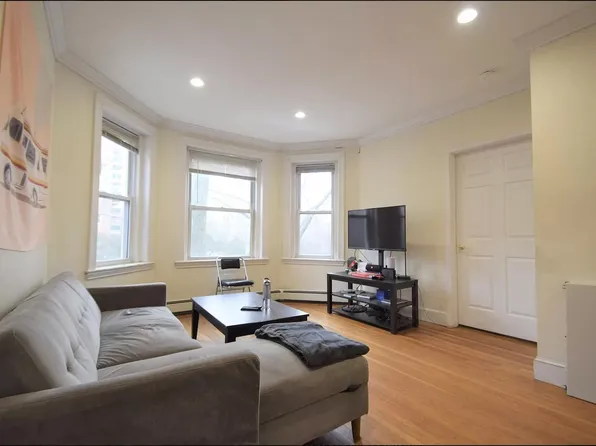 73 Thatcher St, Brookline, MA