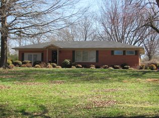 21700 Seminary St, Hollow Rock, TN 38342