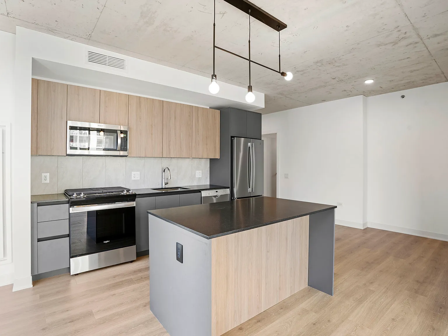 2 bed, 2.0 bath, $4,350 — Photo 3