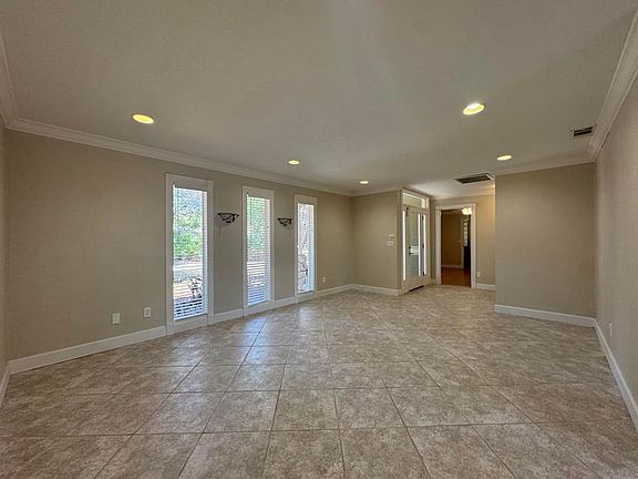 5th image of 190 Hidden Hills Dr