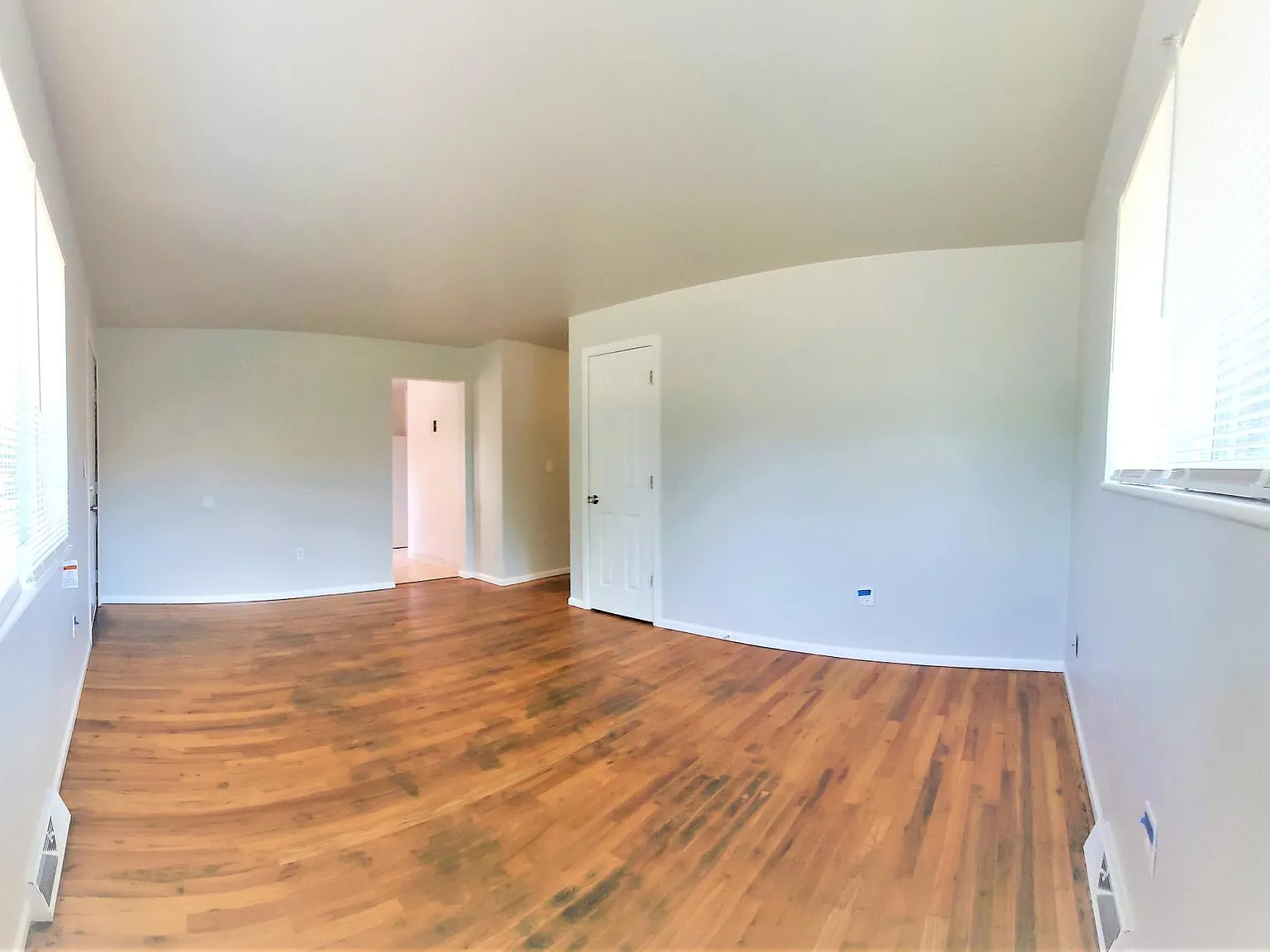 2 bed, 822 sqft, $1,810 — Photo 3