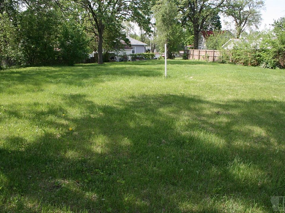 1st image of 717 N 2nd Ave E