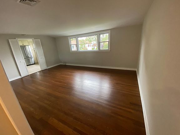 3rd image of 219 Lawrence Ave #2