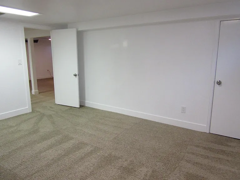440 Dover St — Photo 35