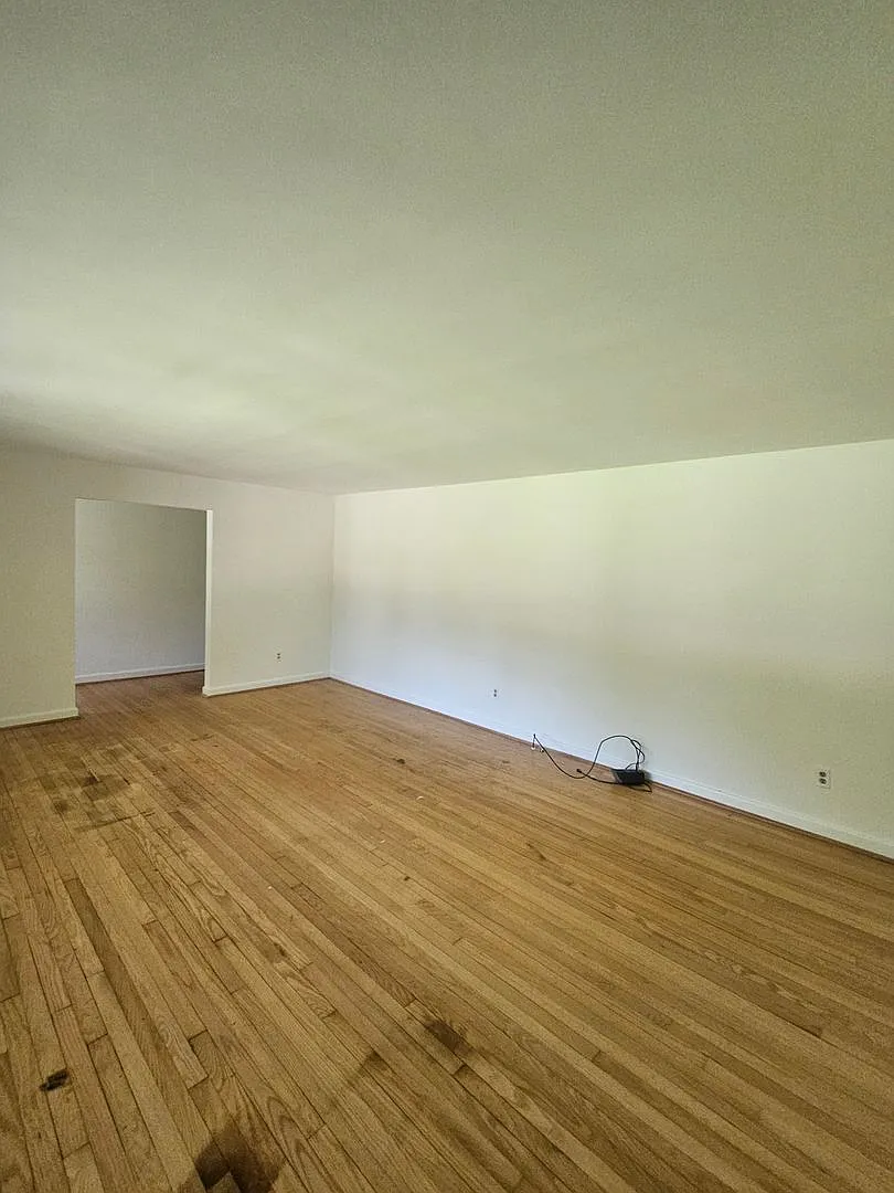 7022 Gardner — Photo 2