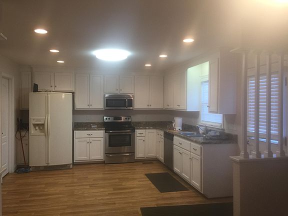 5th image of 606 S Lombardy St
