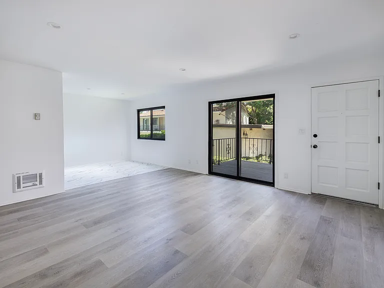 121 Burton Cir #2 — Photo 4
