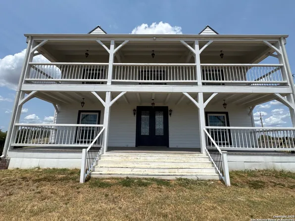 1485 Country Ln, Castroville, TX 78009