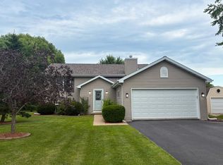 440 Riverview Ct, Omro, WI 54963