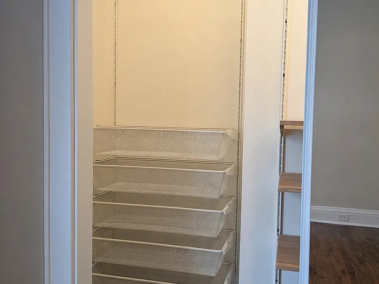 2300 Girard Ave S #102 — Photo 5