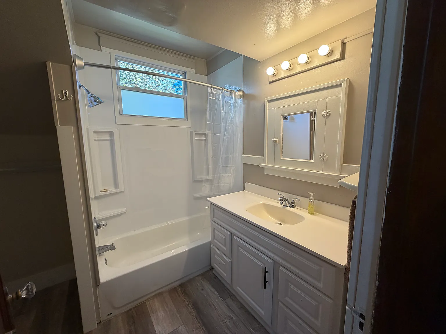 1 bed, 780 sqft, $1,400 — Photo 3