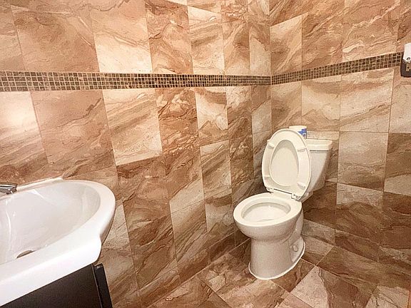 4th image of 3775 Willett Ave #101