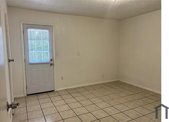 3 bed, 1100 sqft, $1,375 — Photo 4
