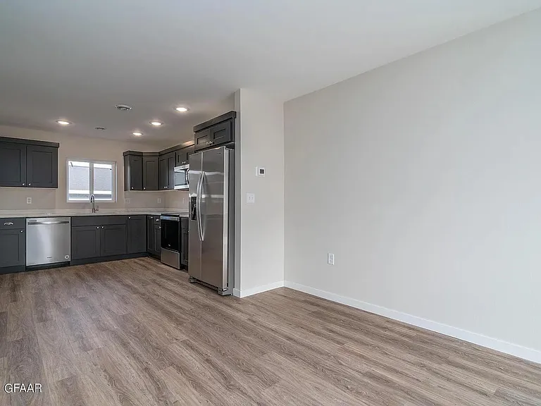 895 Thames Ct — Photo 20