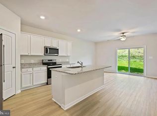 49 Bloomsbury St, Falling Waters, WV 25419