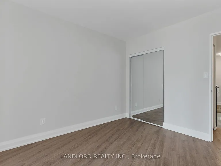33 Harbour Sq #2208 — Photo 33