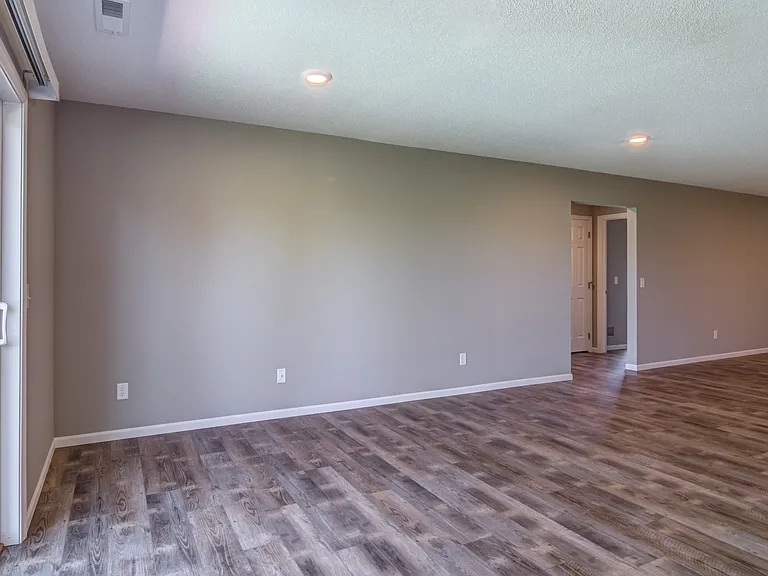 1657 Gunston Dr #B — Photo 3