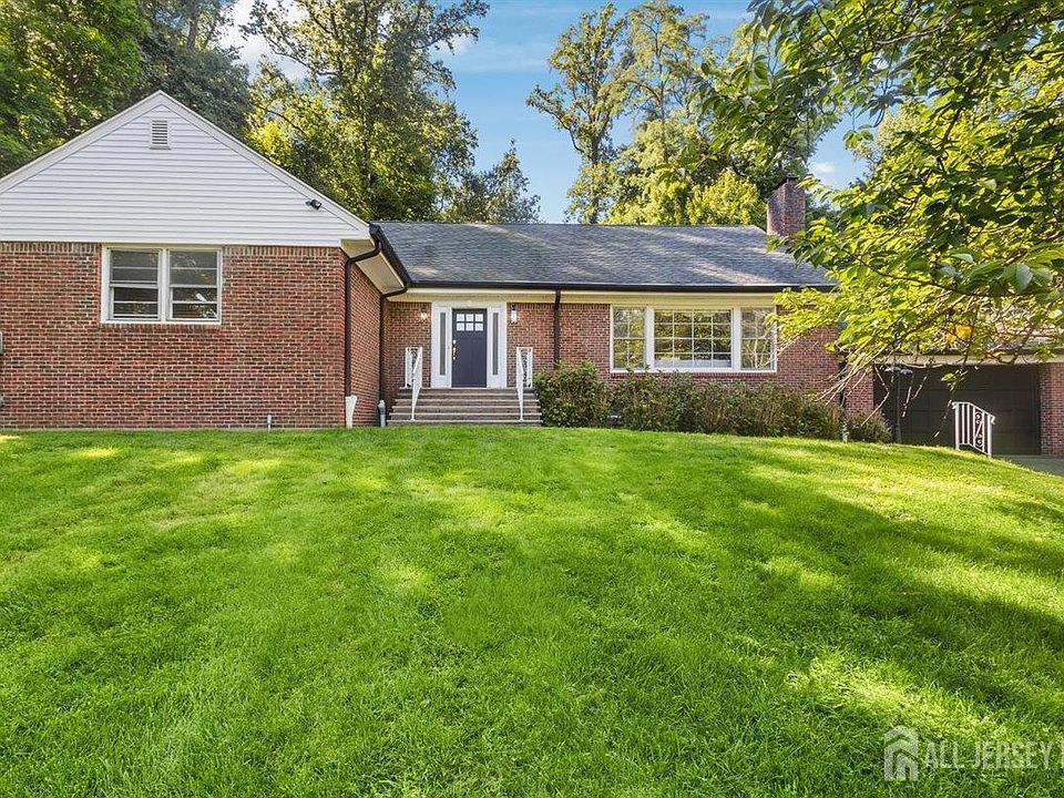 1st image of 77 Gregory Ave
