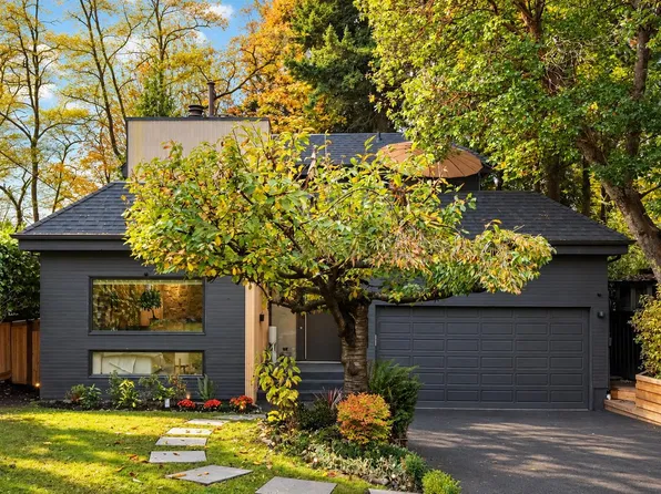 2221 Bowser Ave, North Vancouver, BC V7P 2Z1