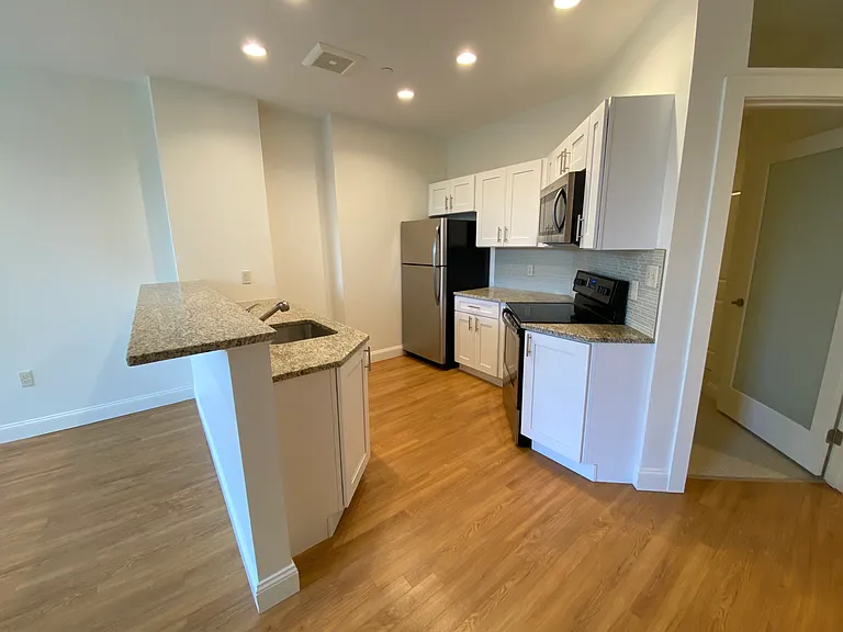 Red Oak at 875 Elm Street — Photo 41