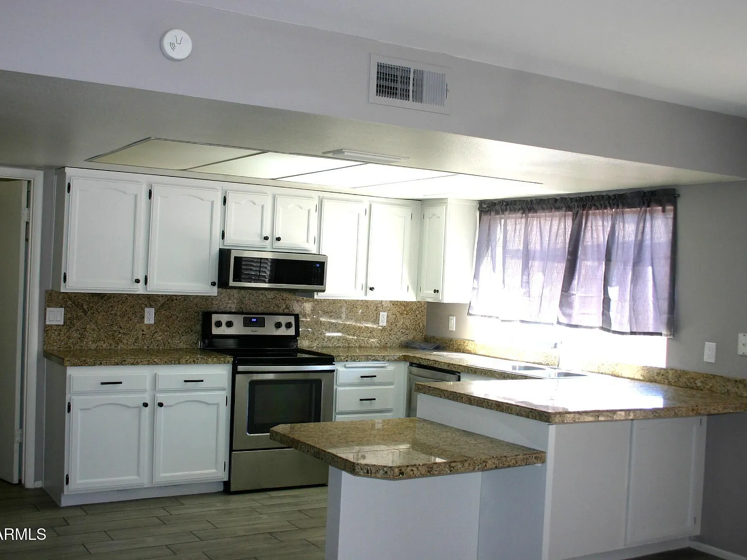 4 bed, 2.0 bath, 2039 sqft, $3,300 — Photo 2