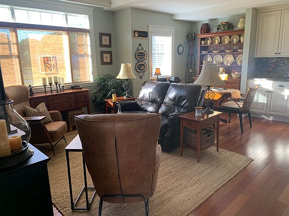 2nd image of 8 Rodrigues Estate Dr
